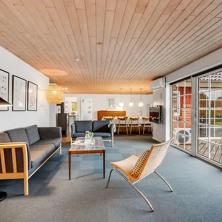 Iliana - 1km From The Sea By Interhome